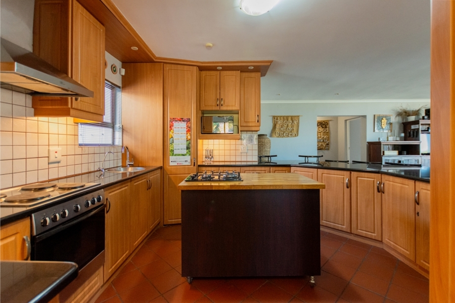 4 Bedroom Property for Sale in Britannia Bay Western Cape